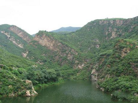 北京景区      虎峪自然风景区位于昌平县城西北9公里处南口镇虎峪村